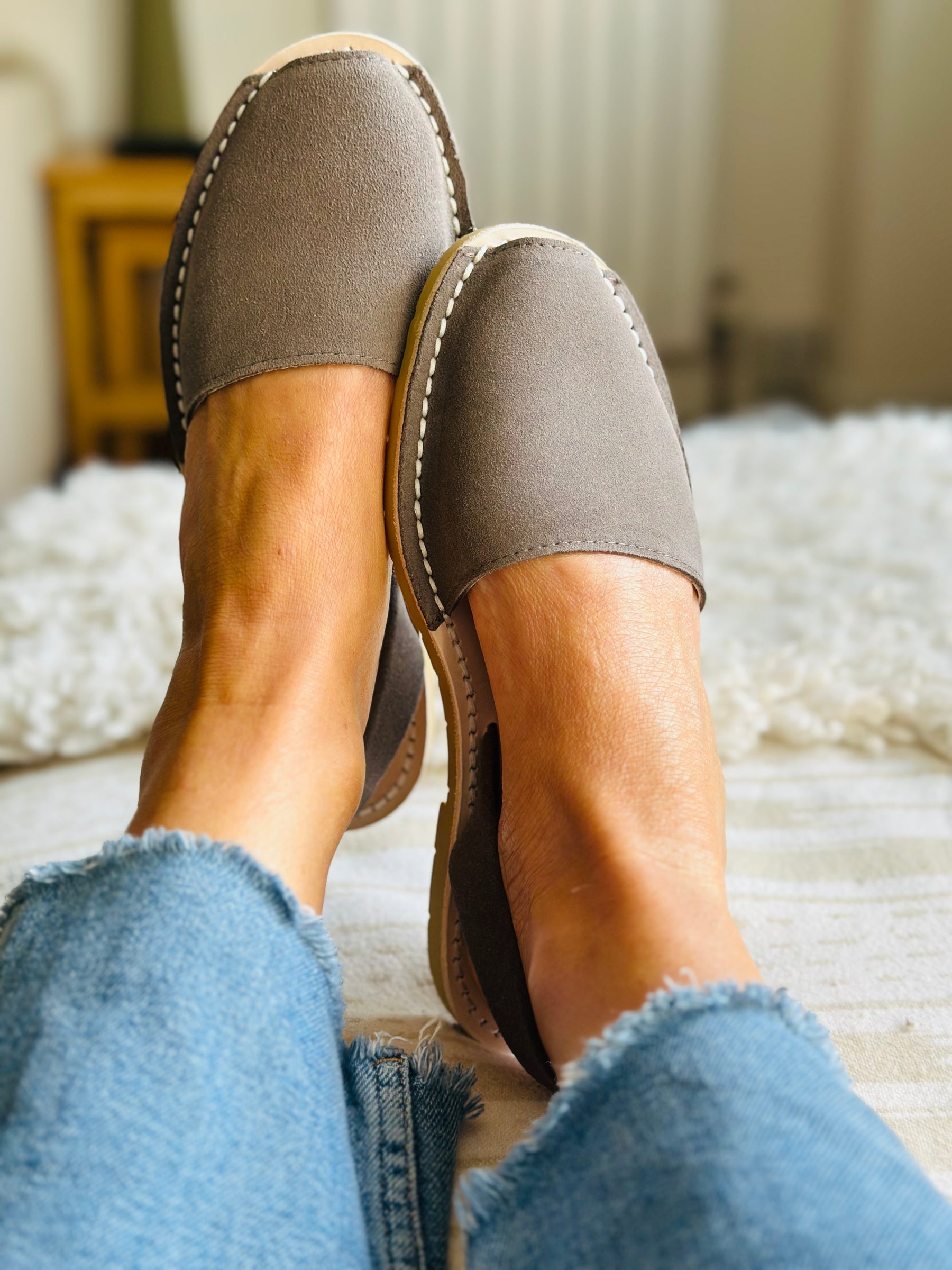 SAMPLE SALE Grey Suede size 38,39