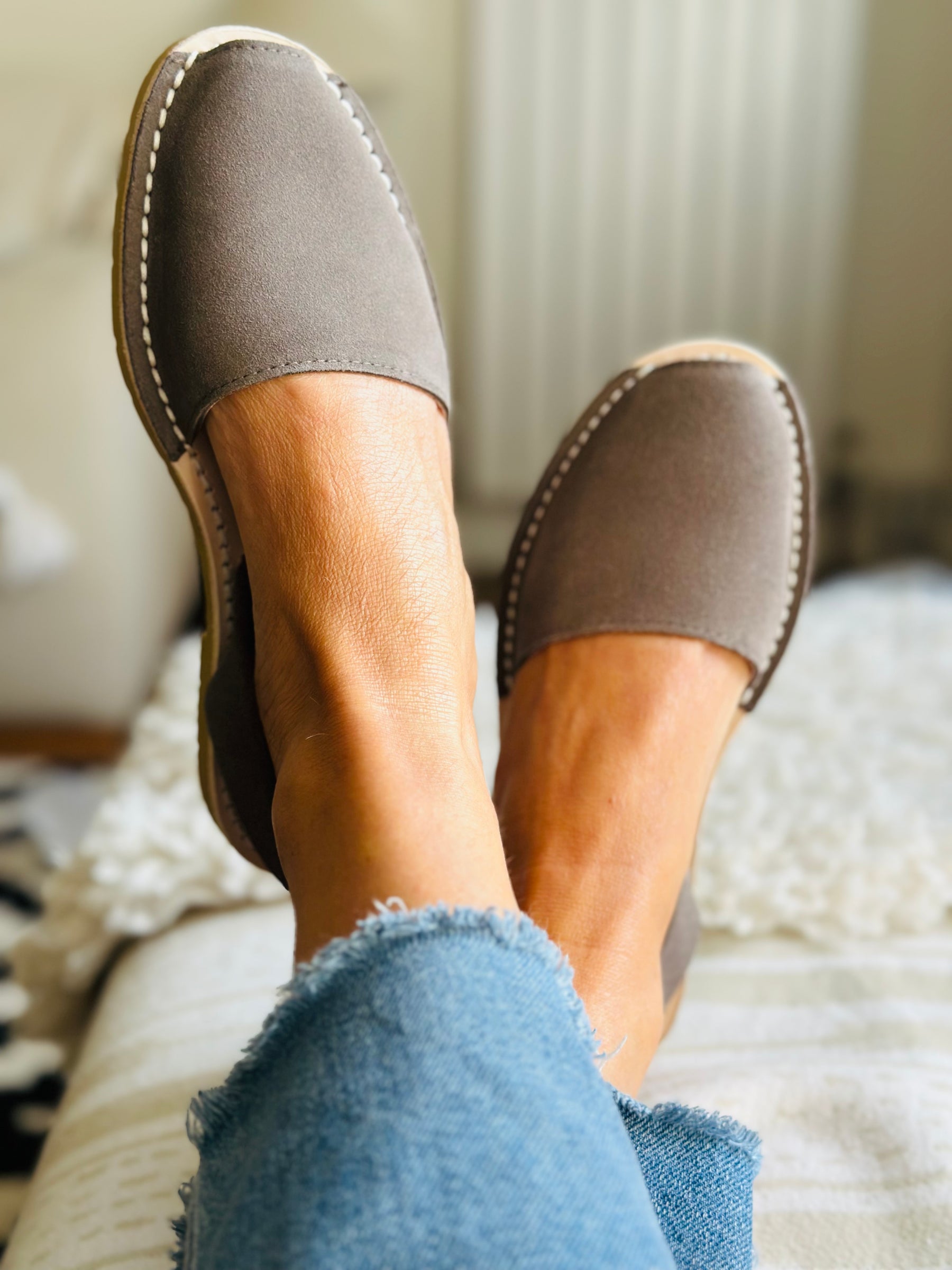 SAMPLE SALE Grey Suede size 38,39