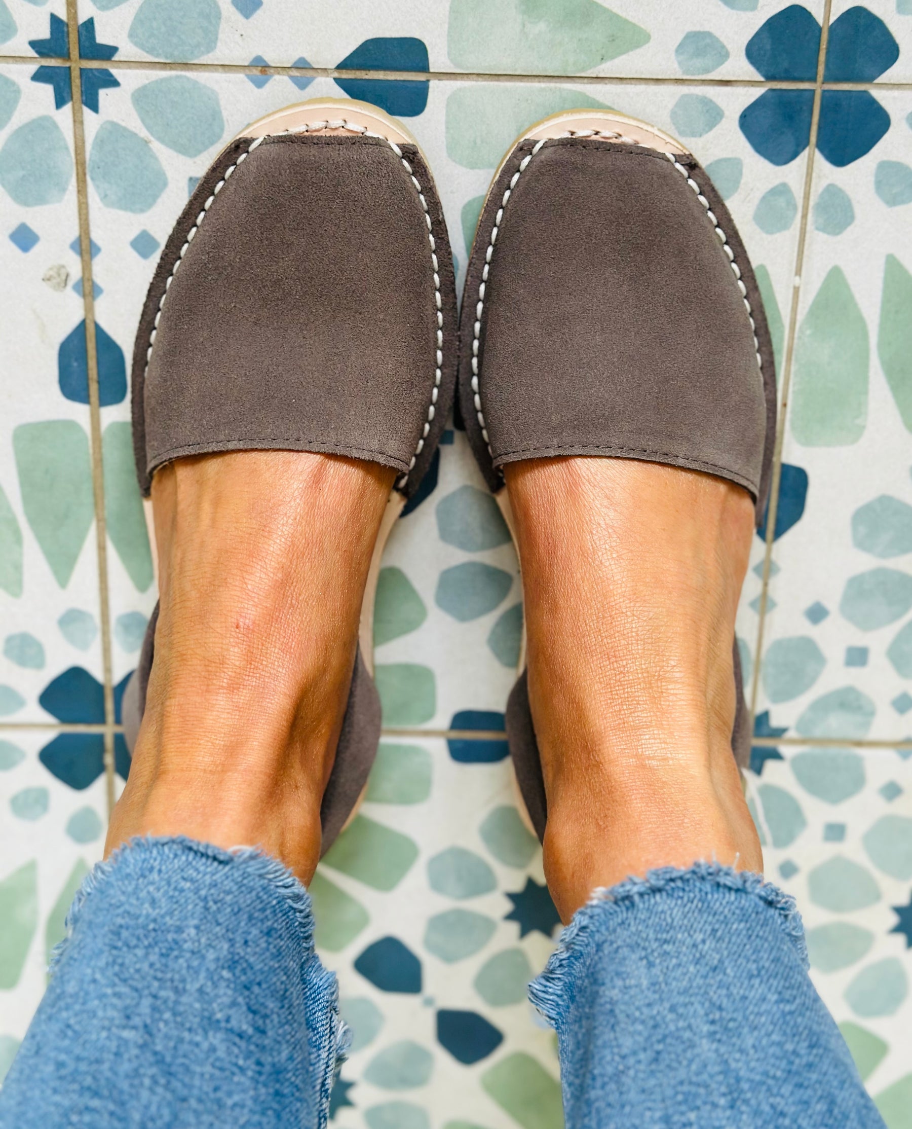 SAMPLE SALE Grey Suede size 38,39