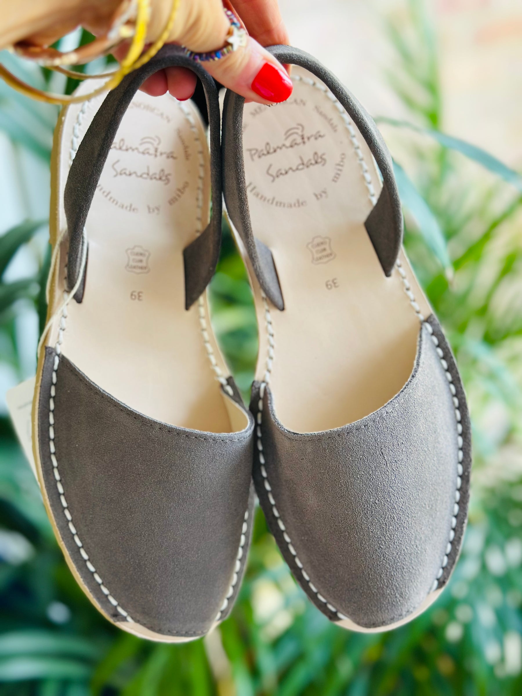 SAMPLE SALE Grey Suede size 38,39