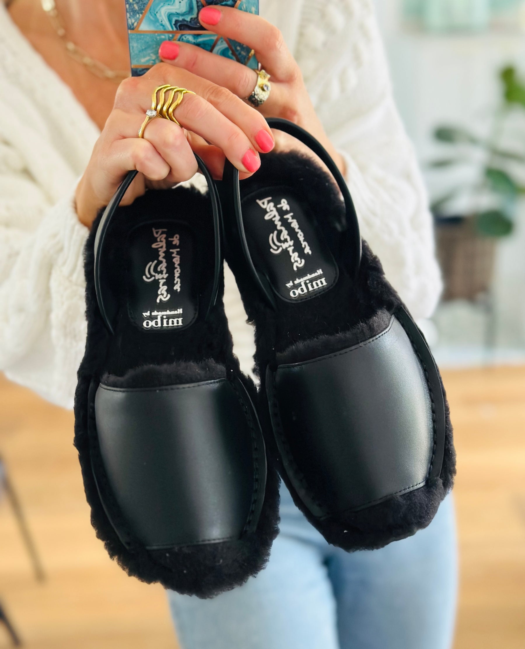SAMPLE SALE Black Leather Palmaira Snug 41,42