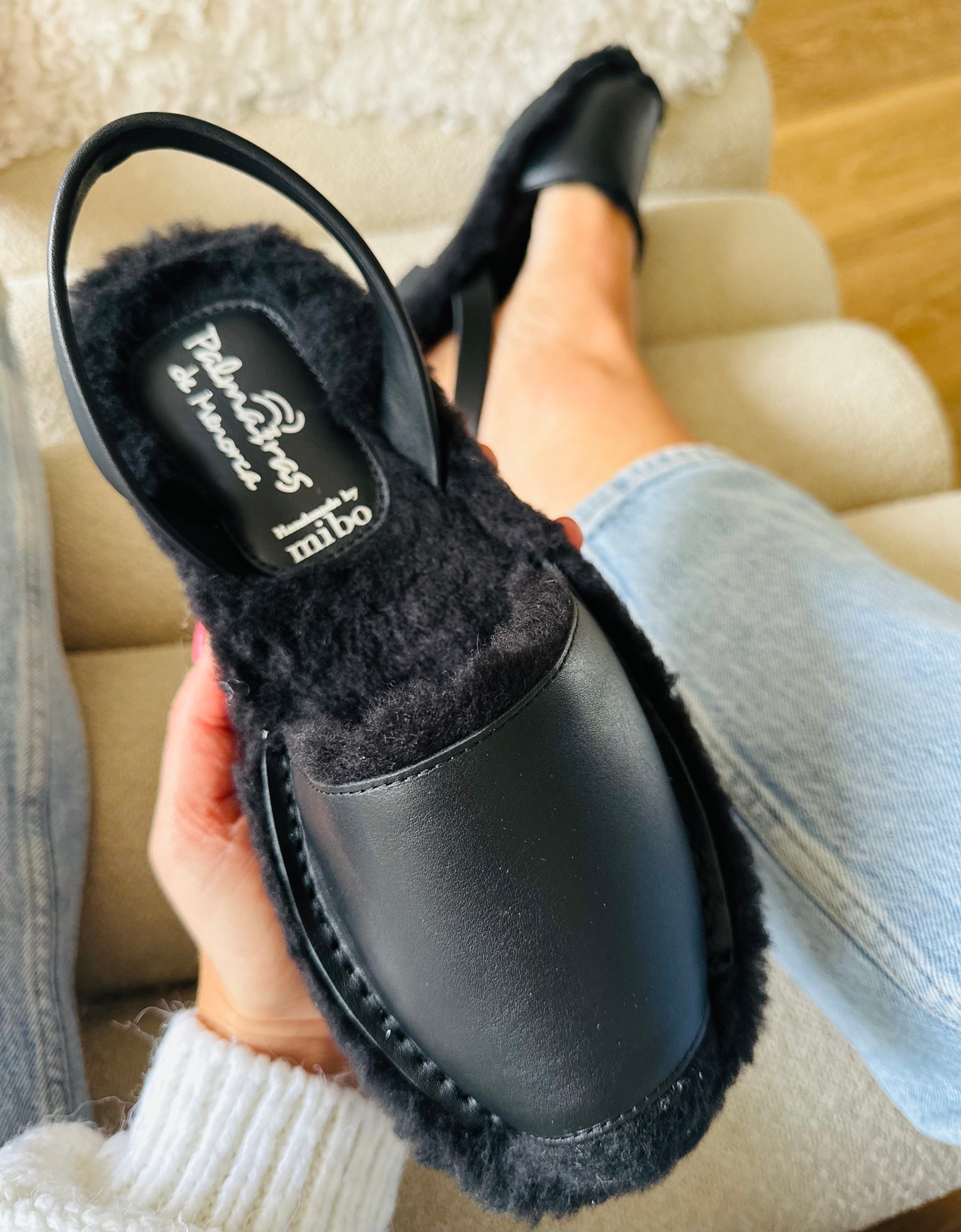 SAMPLE SALE Black Leather Palmaira Snug 41,42