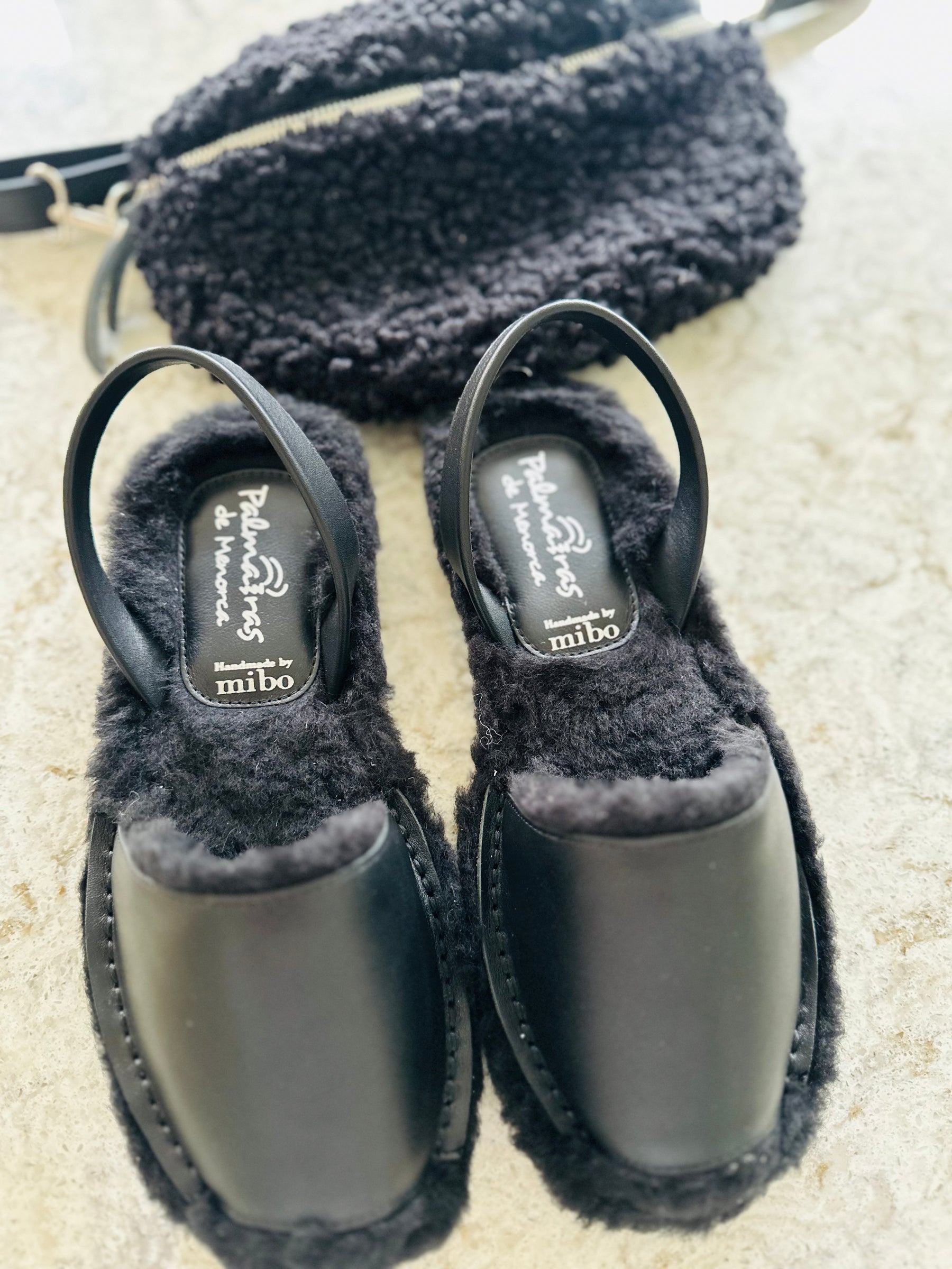 SAMPLE SALE Black Leather Palmaira Snug 41,42