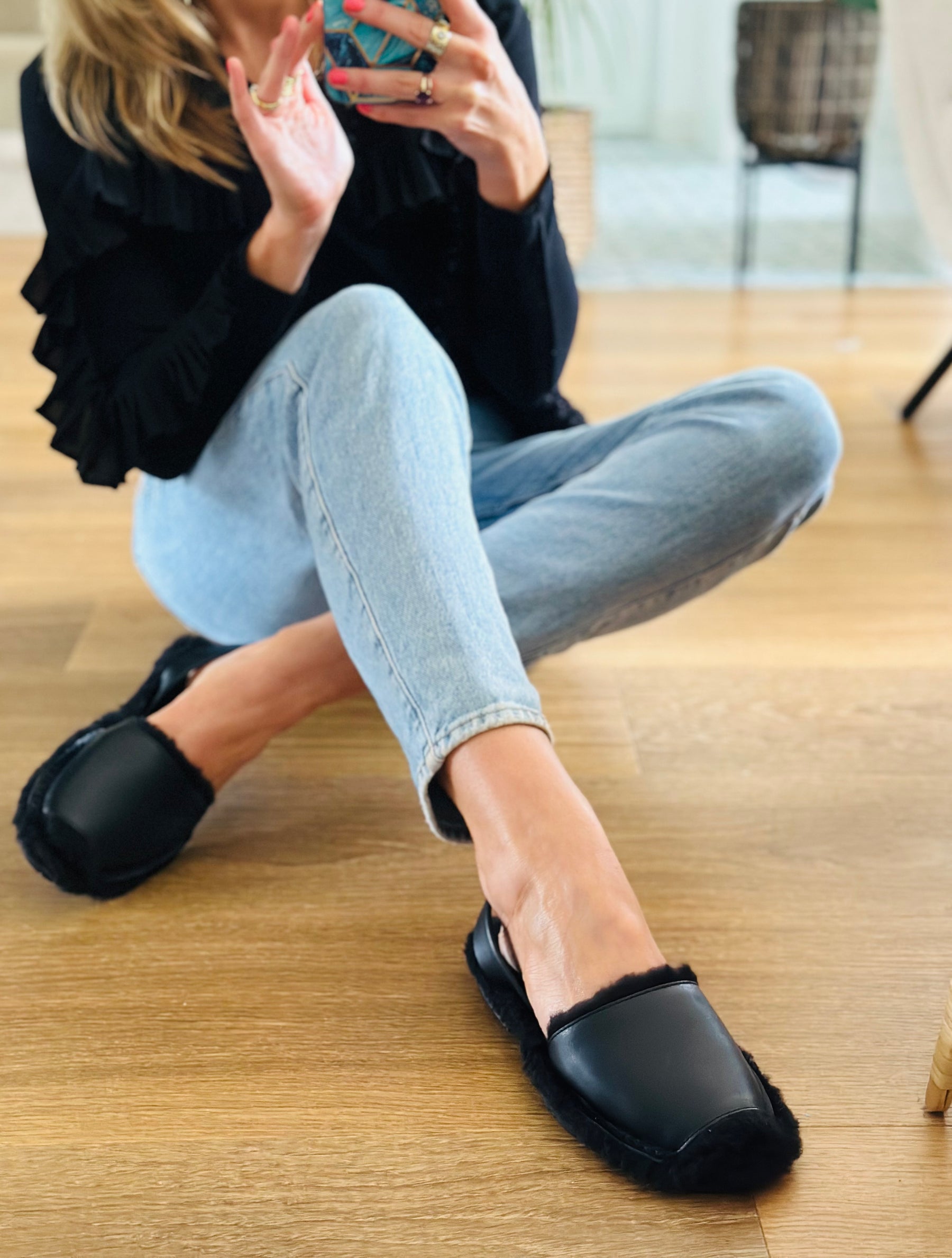 SAMPLE SALE Black Leather Palmaira Snug 41,42