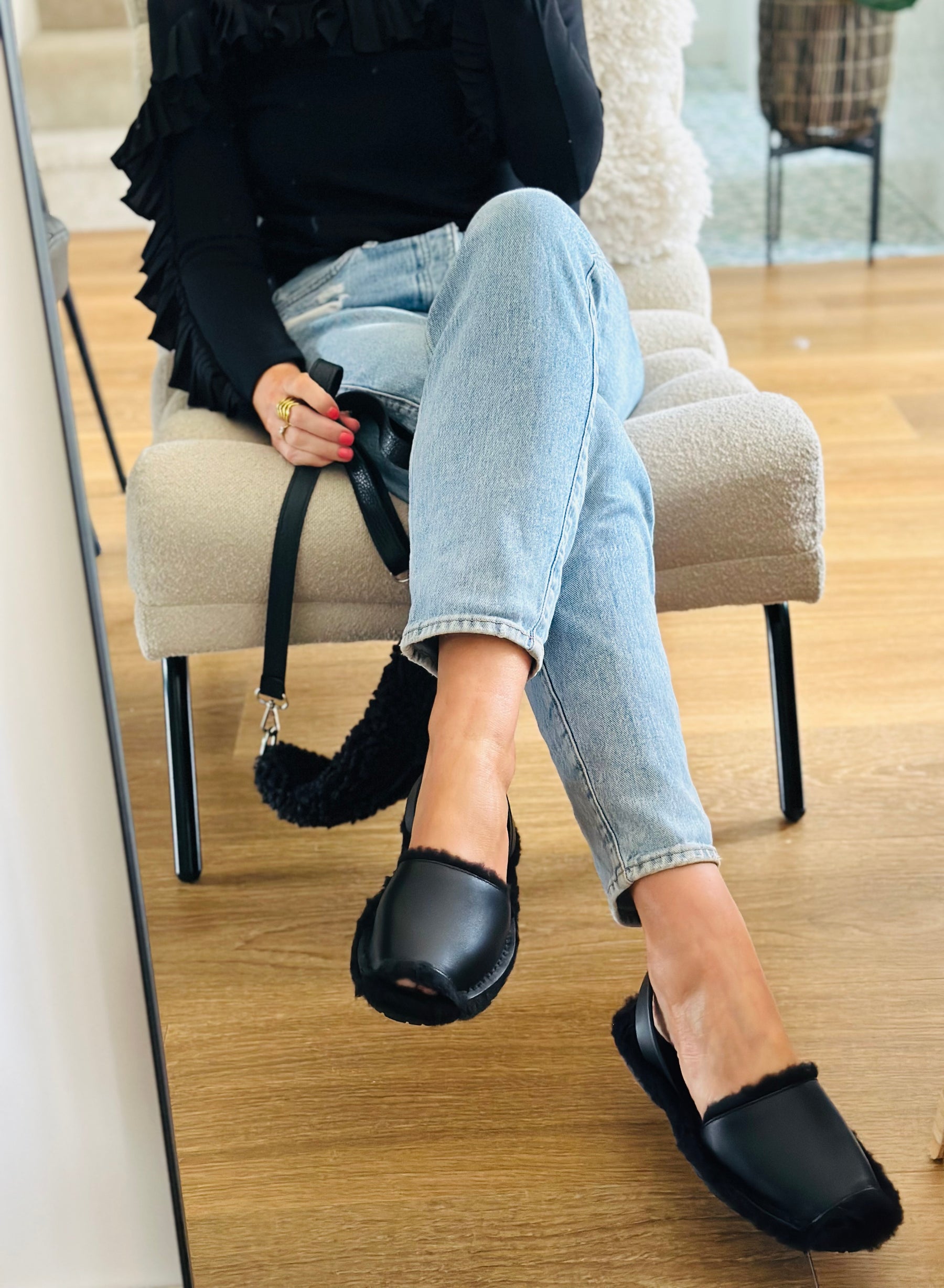 SAMPLE SALE Black Leather Palmaira Snug 41,42