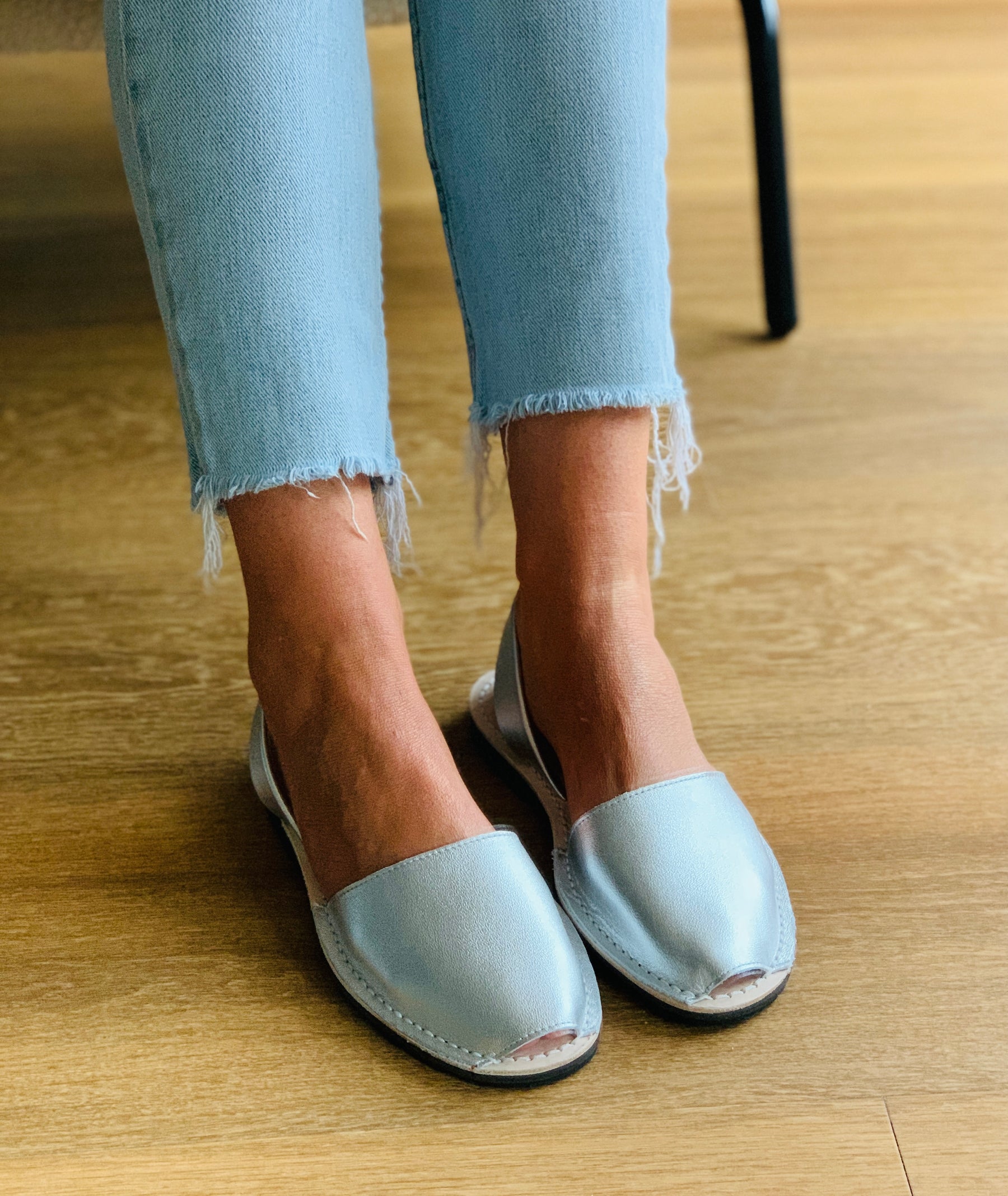 SAMPLE SALE Silver Leather Avarcas SIZES 37 & 39