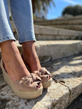 SAMPLE SALE Freya Mid Height Wedge size 39