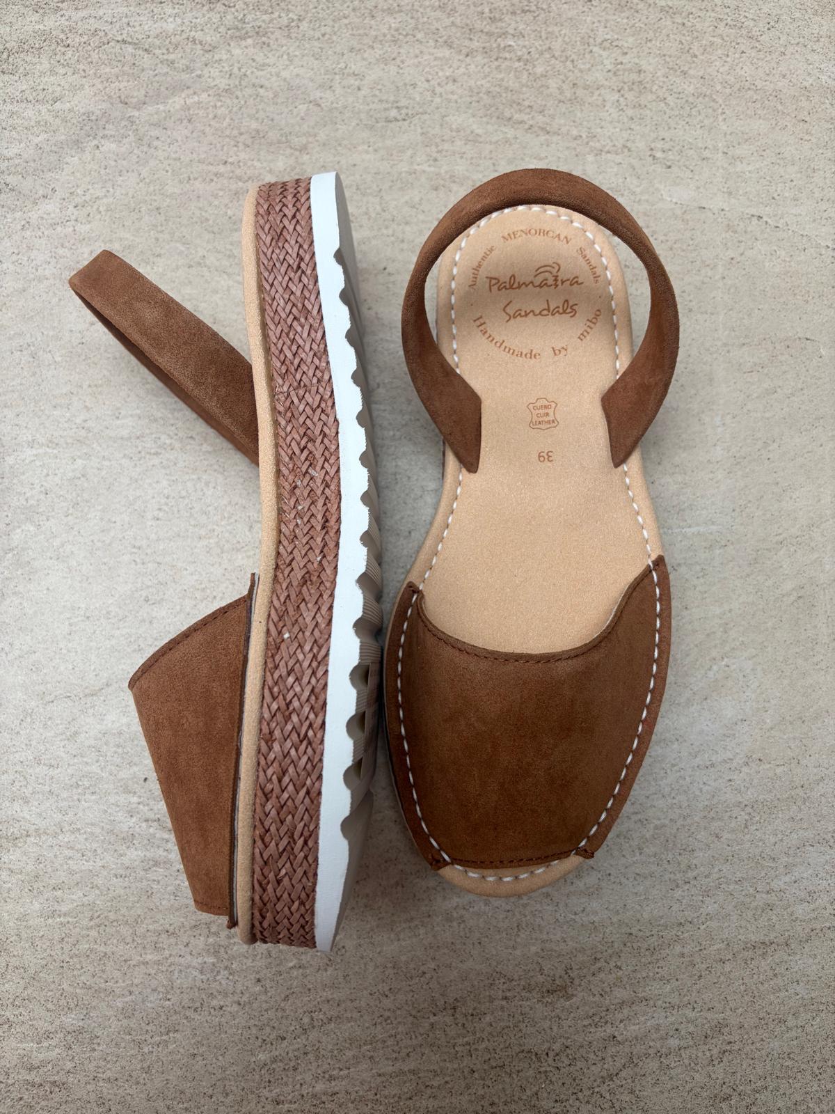 Sample Sale tan Lowforms size 39