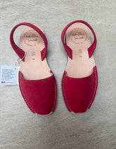 Sample Sale red suede size 40
