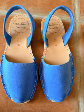Sample sale sky blue suede size 39
