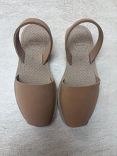 Sample Sale wavelite size 39