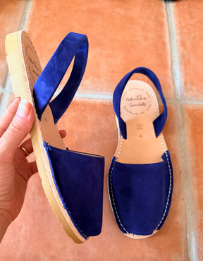 Sample Sale deep blue suede size 39