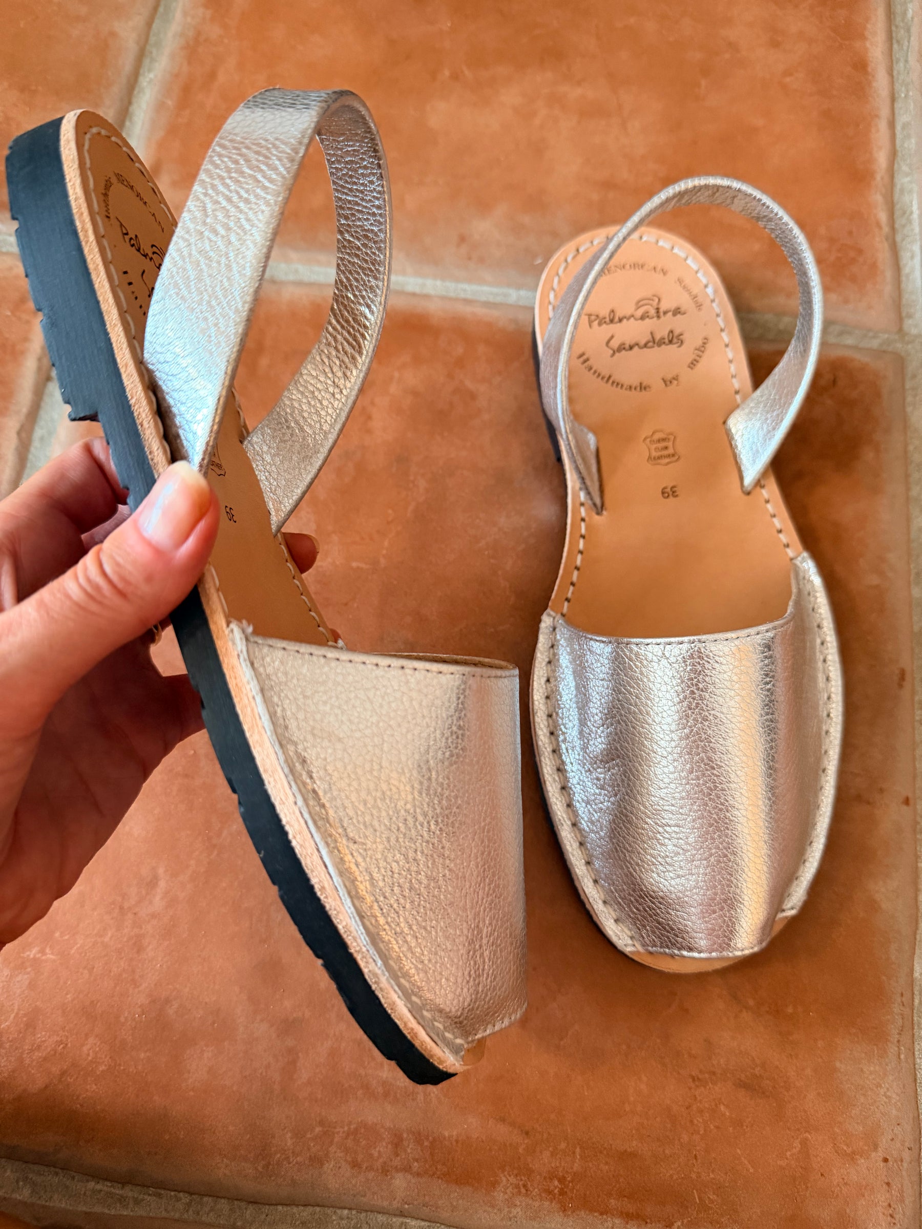 Sample sale silver metallic size 39