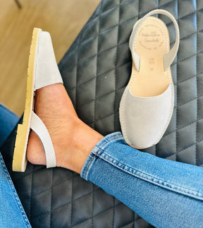 Cloud Dancer Suede Avarcas
