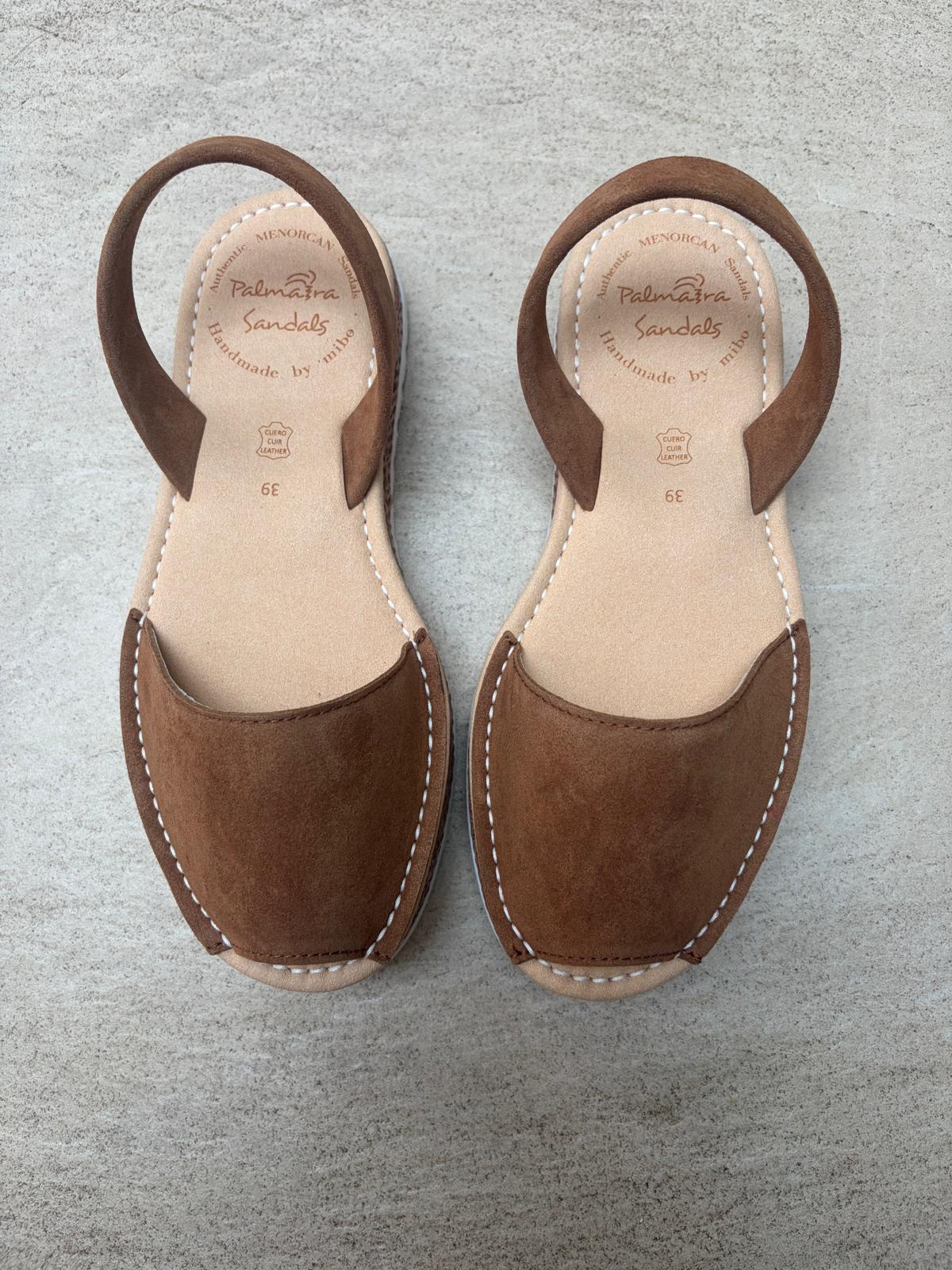 Sample Sale tan Lowforms size 39