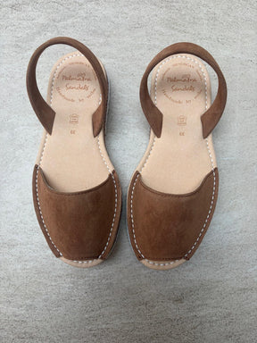 Sample Sale tan Lowforms size 39