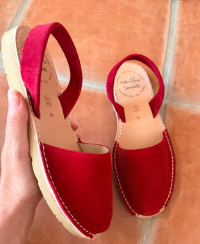 Sample sale deep red suede size 39