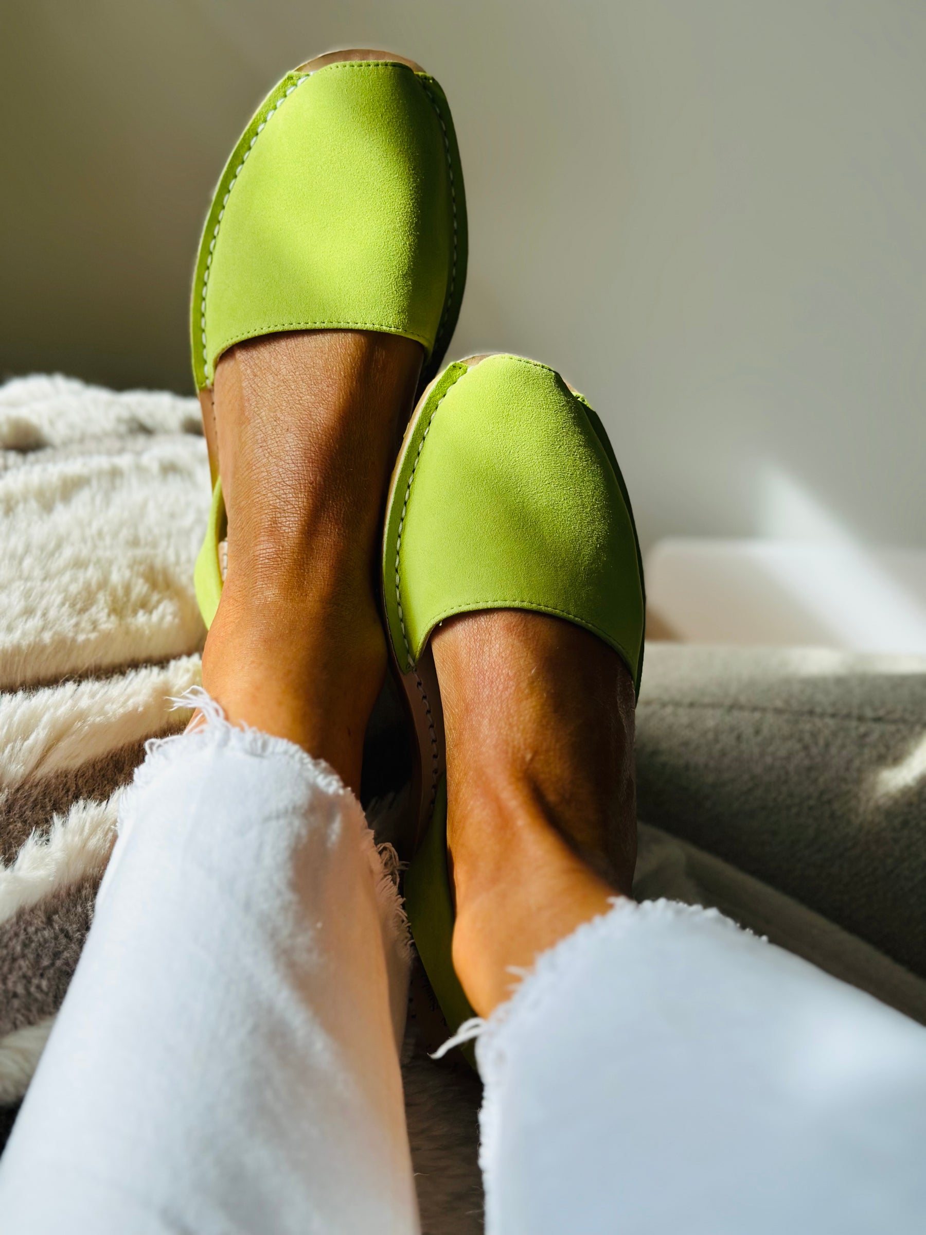 Kiwi Green Suede Avarcas