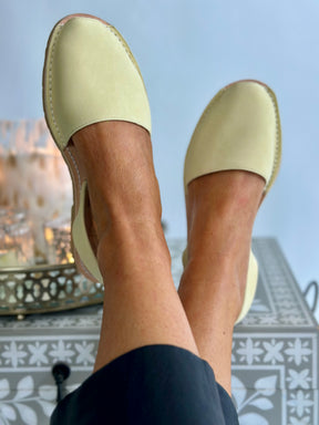 Banana Suede Avarcas