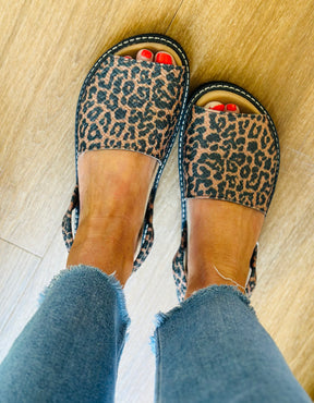 Leopard Leather Ergonomic Avarcas