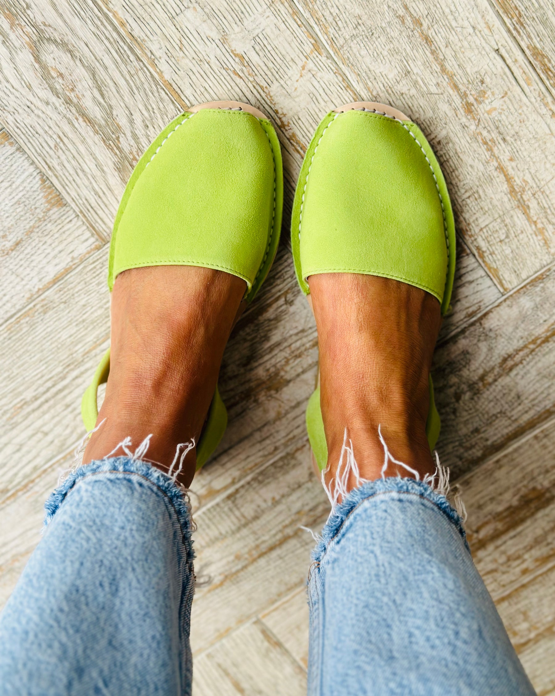 Kiwi Green Suede Avarcas