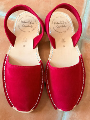 Sample sale deep red suede size 39