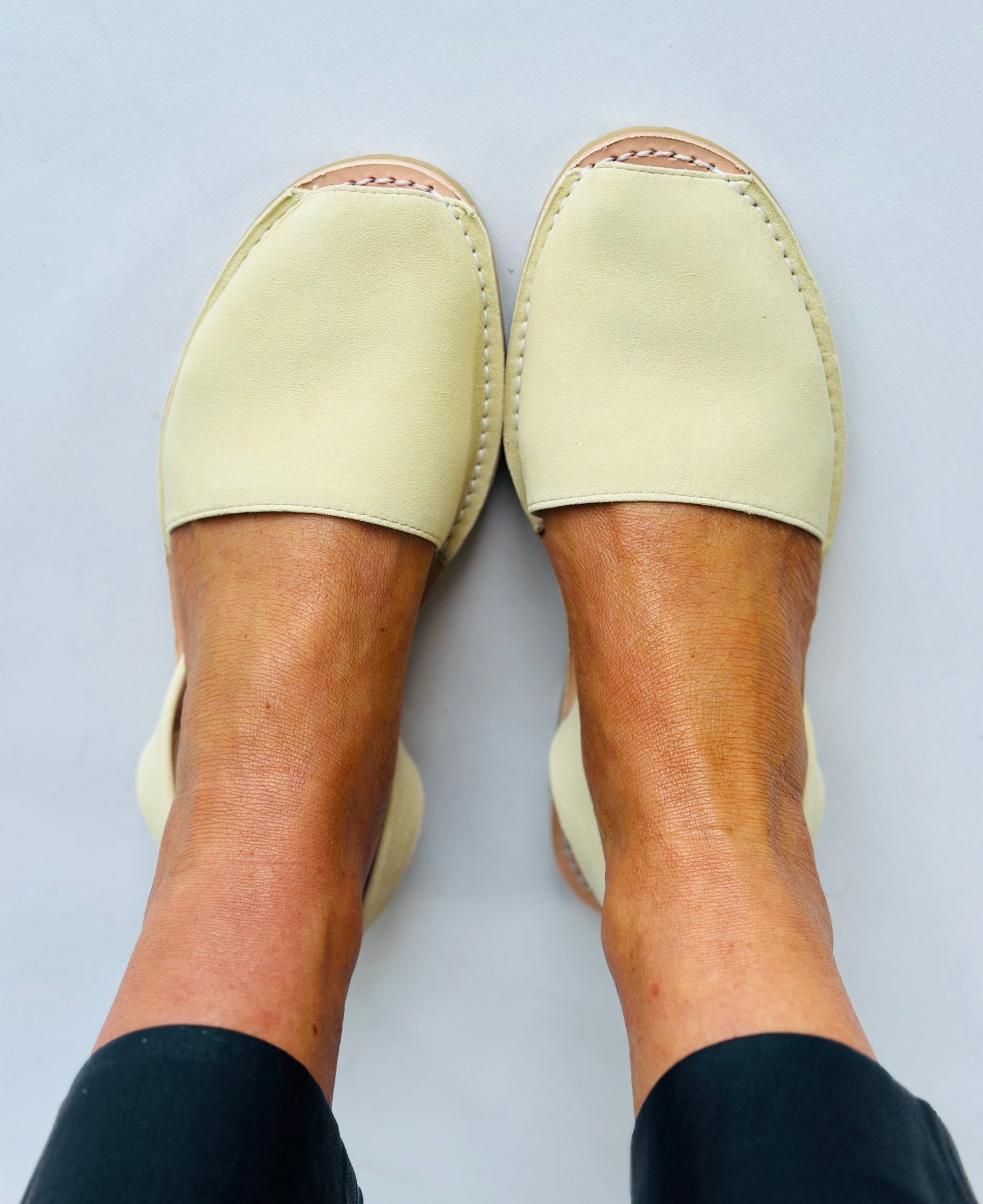 Banana Suede Avarcas