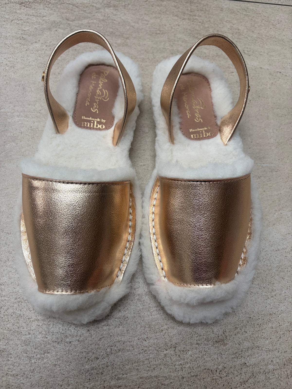 Sample Sale gold snug size 40