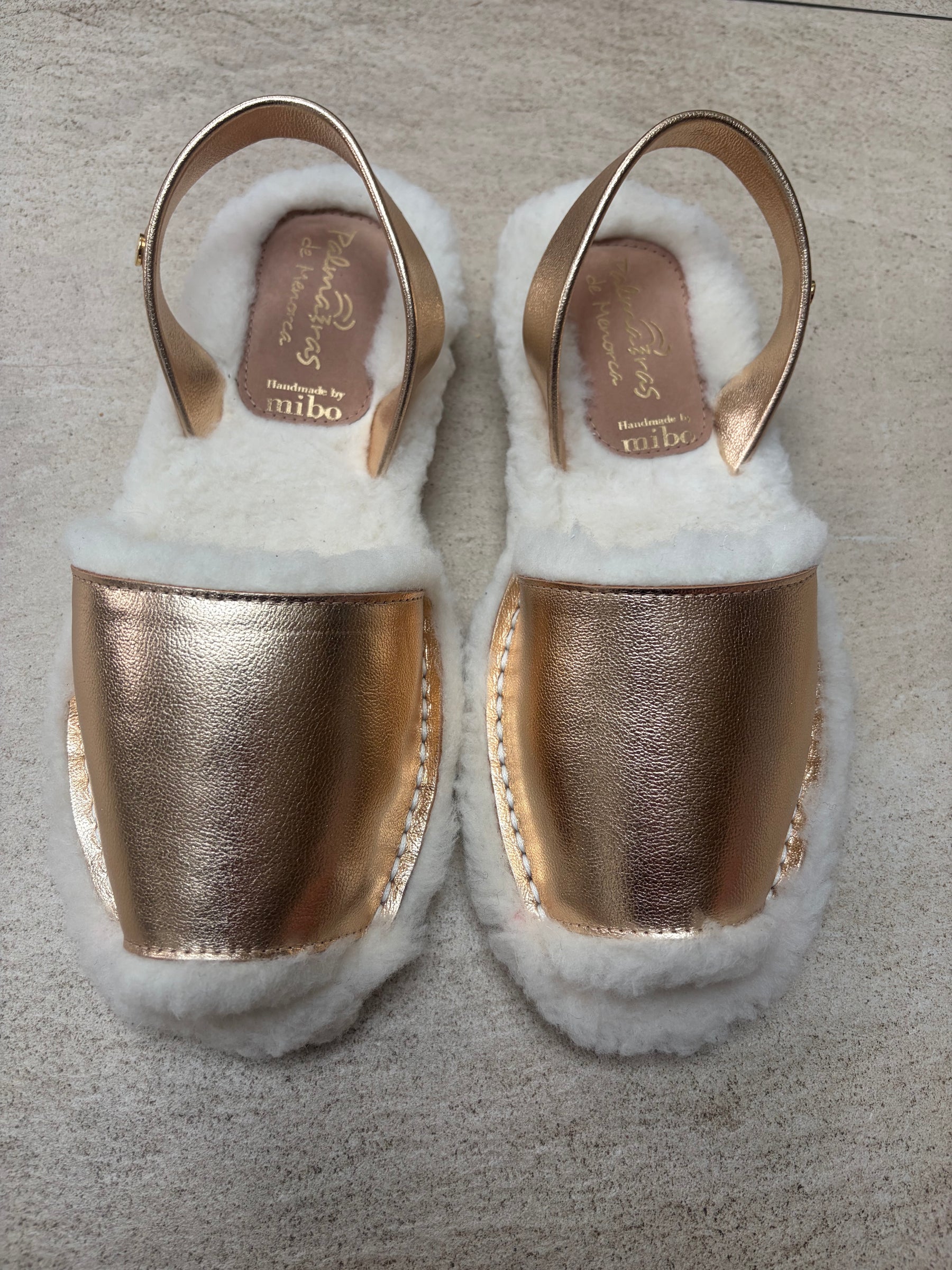 Sample Sale gold snug size 40