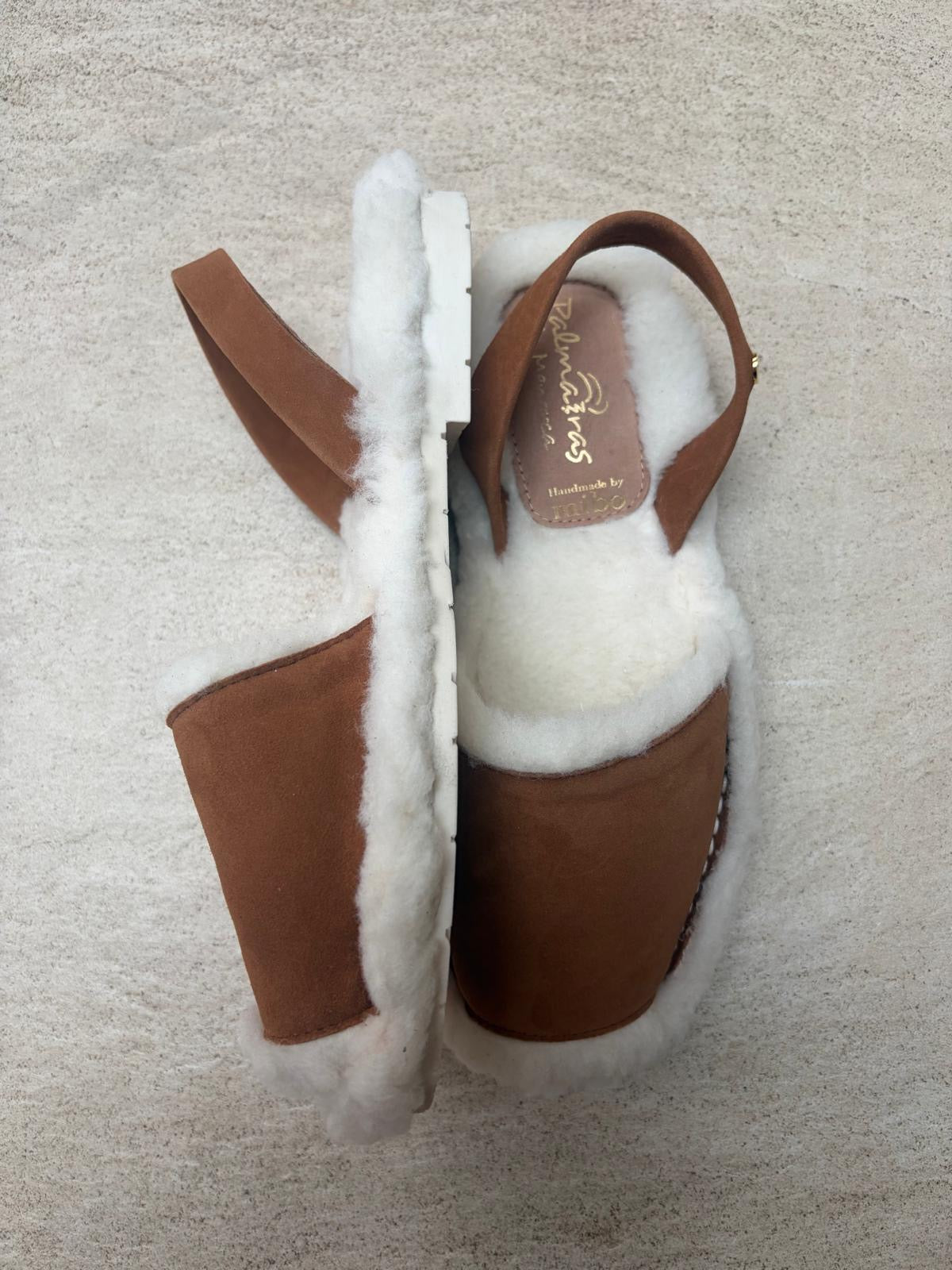 Sample Sale Tan snugs size 40