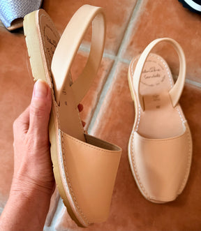 Sample sale almond cream size 39