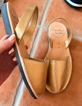 Sample sale gold metallic size 39