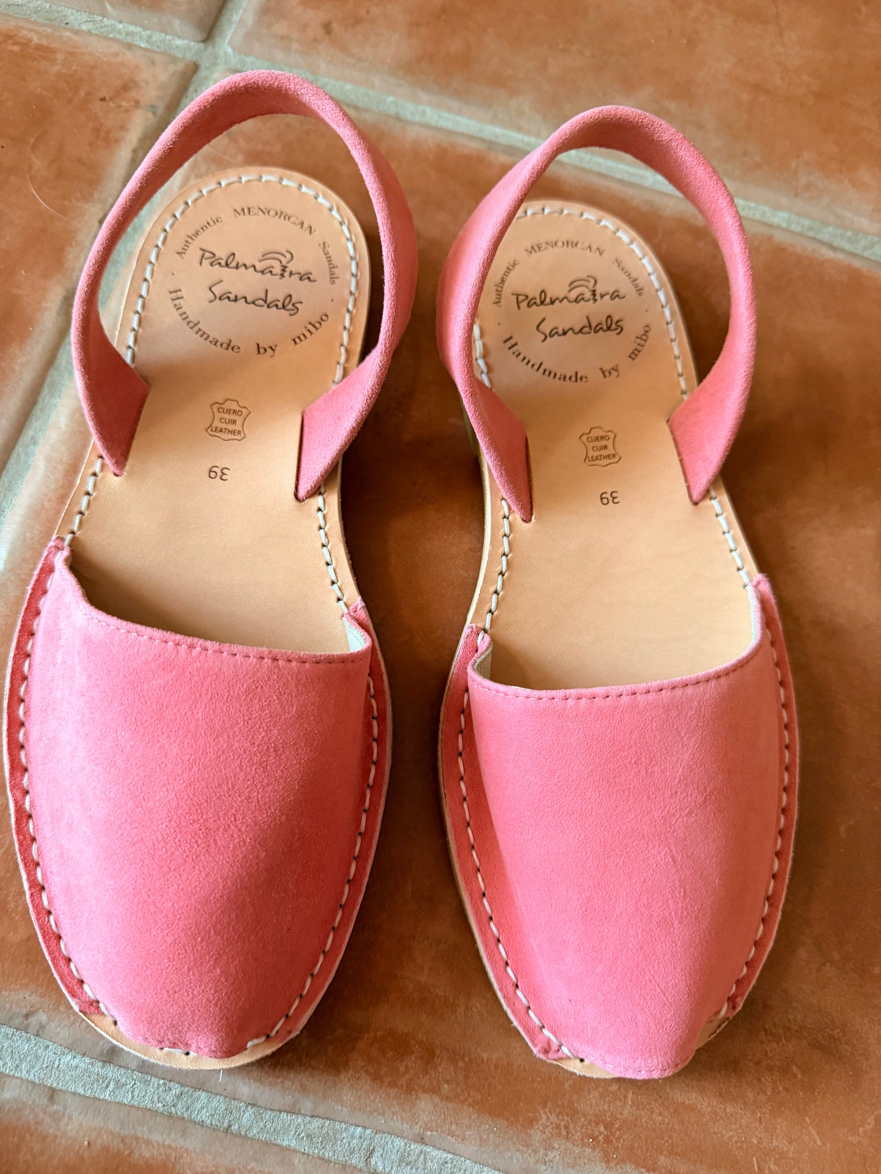 Sample sale sugar pink suede size 39