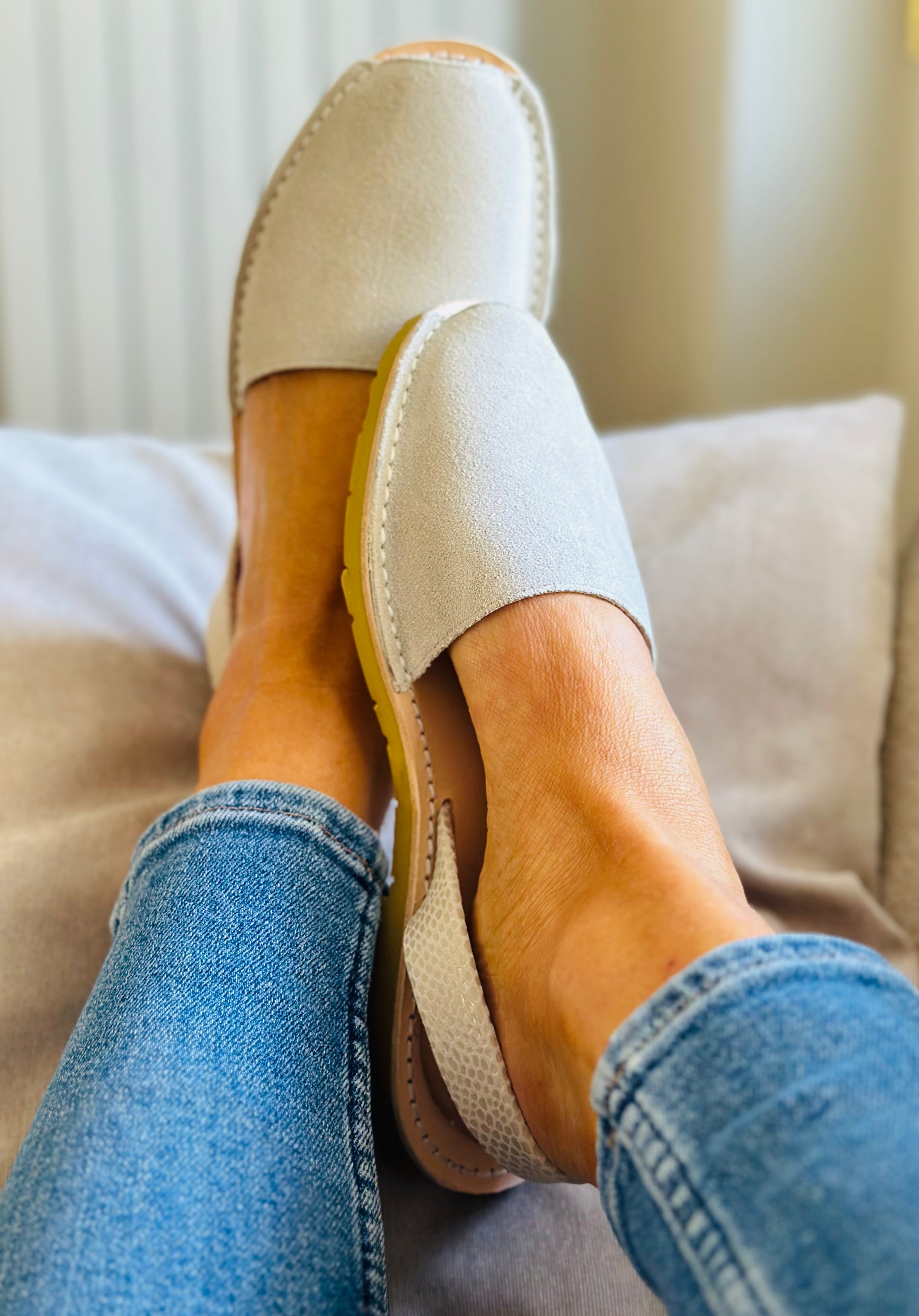 Cloud Dancer Suede Avarcas