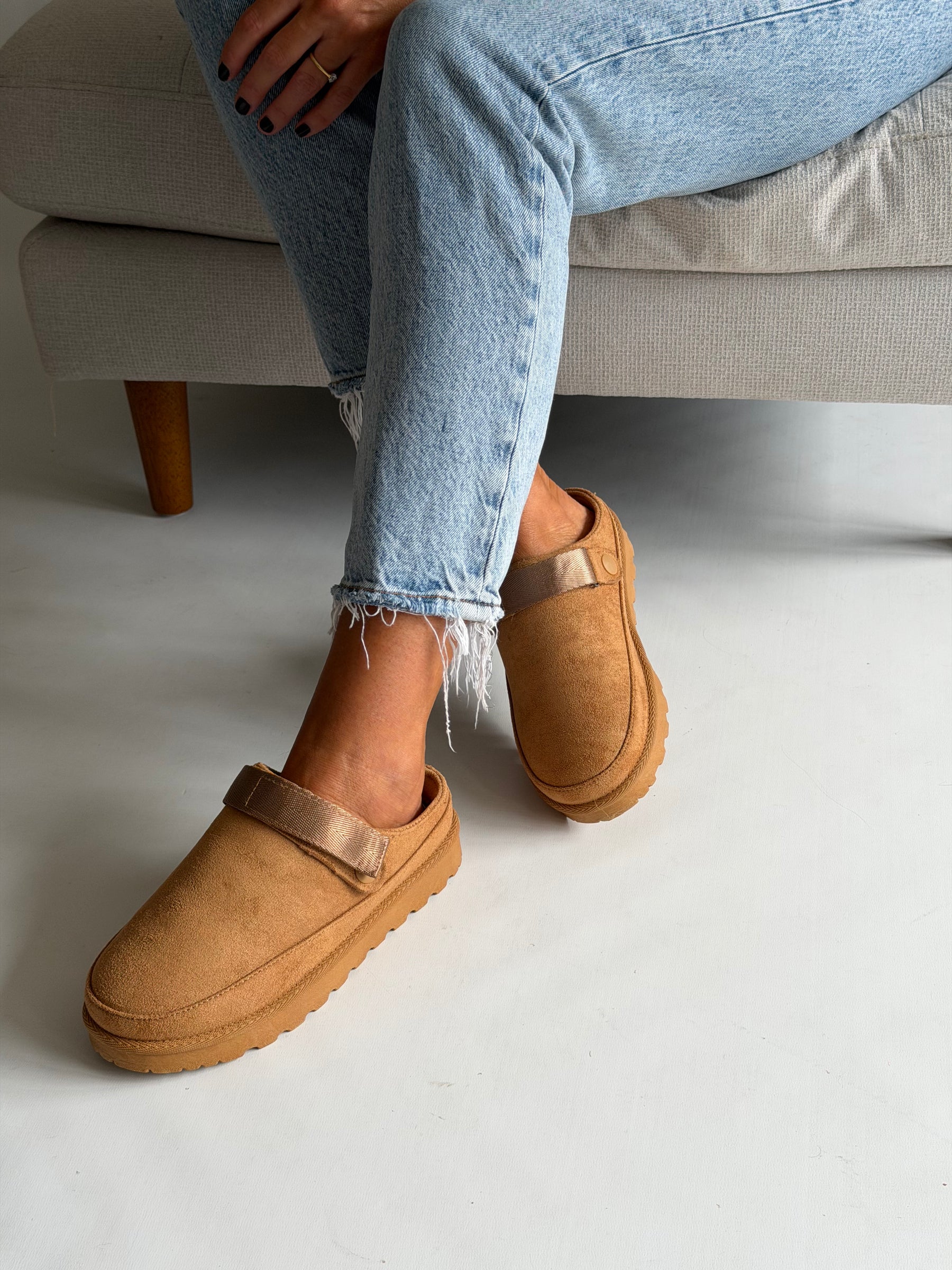 Platform Clogs Tan