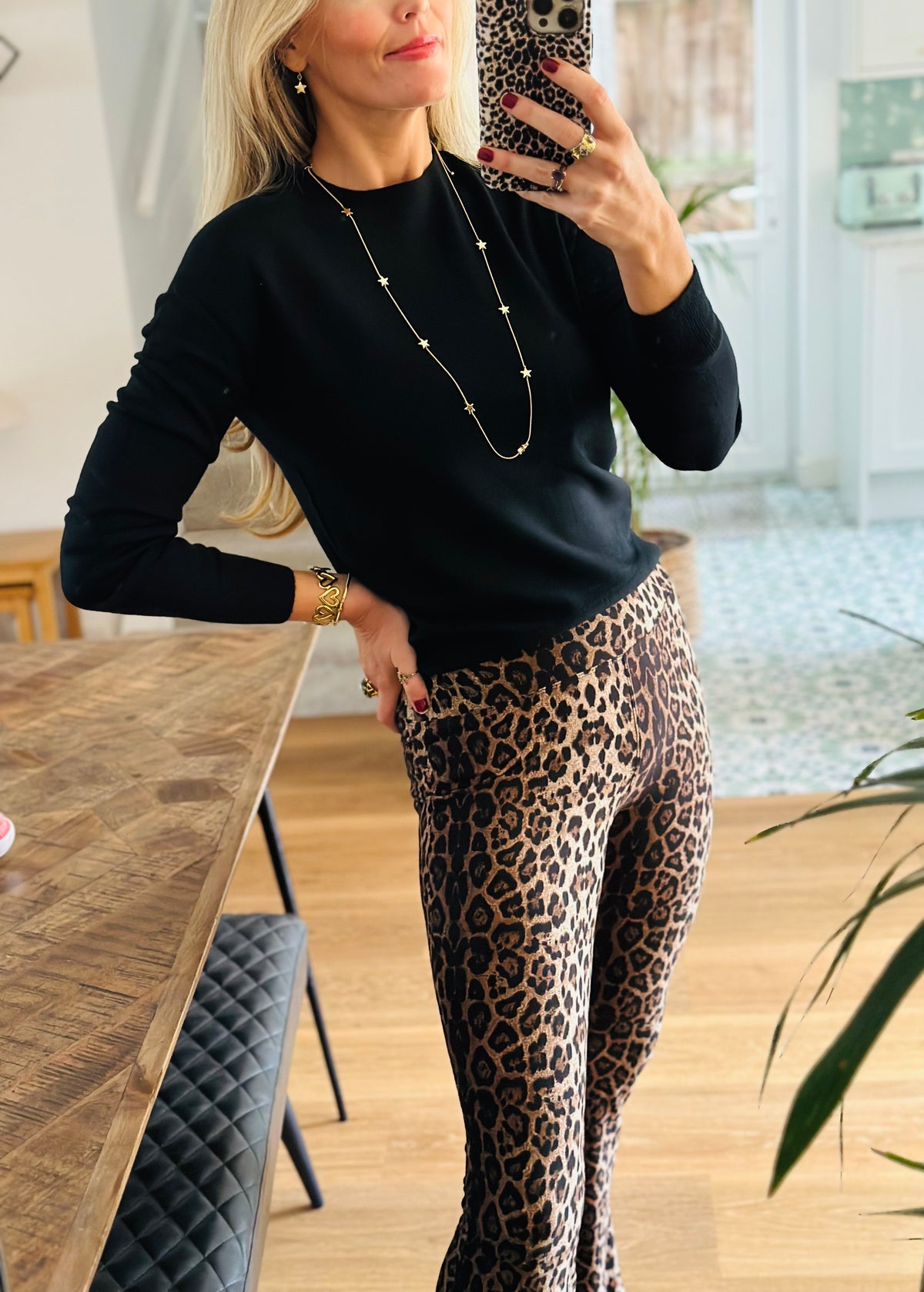 Round Neck Classic Knit