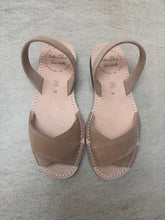 Sample Sale neutral peeptoe size 39