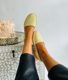 Banana Suede Avarcas