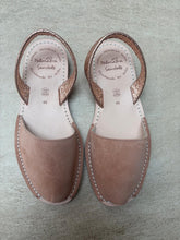 Sample Sale neutral suede size 39