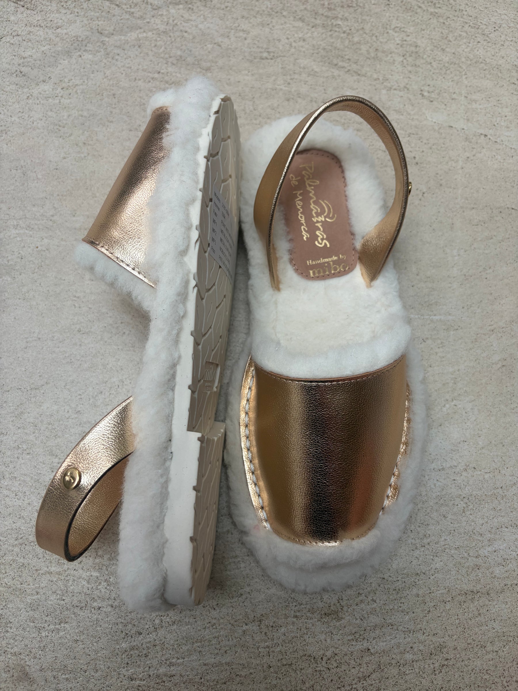 Sample Sale gold snug size 40
