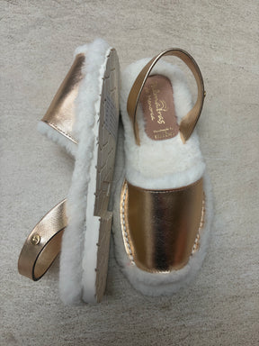 Sample Sale gold snug size 40
