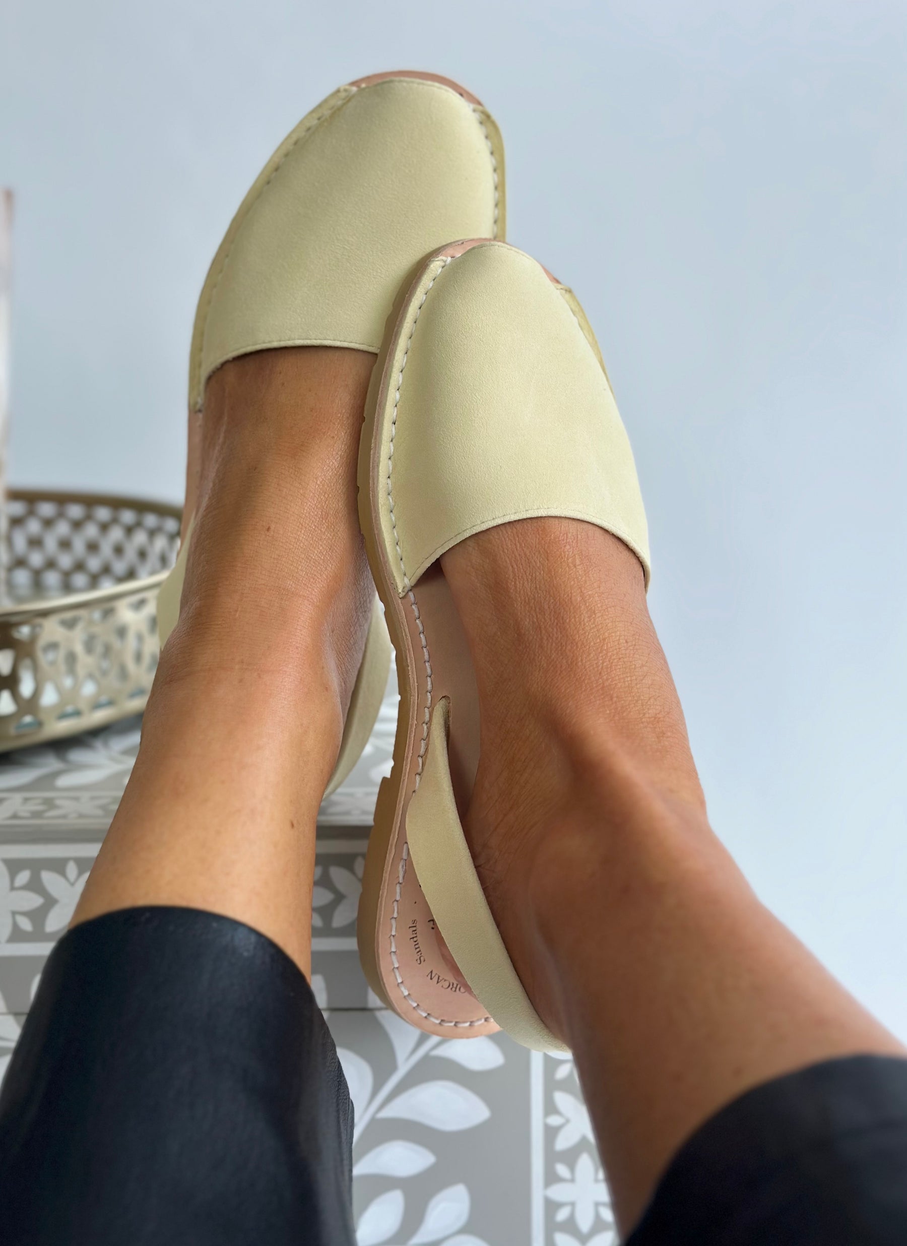 Banana Suede Avarcas