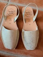 Sample sale textured pearl size 39