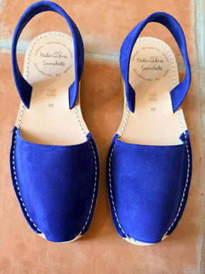 Sample Sale deep blue suede size 39