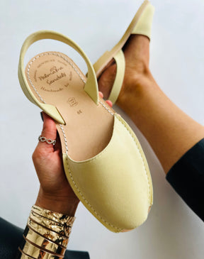 Banana Suede Avarcas