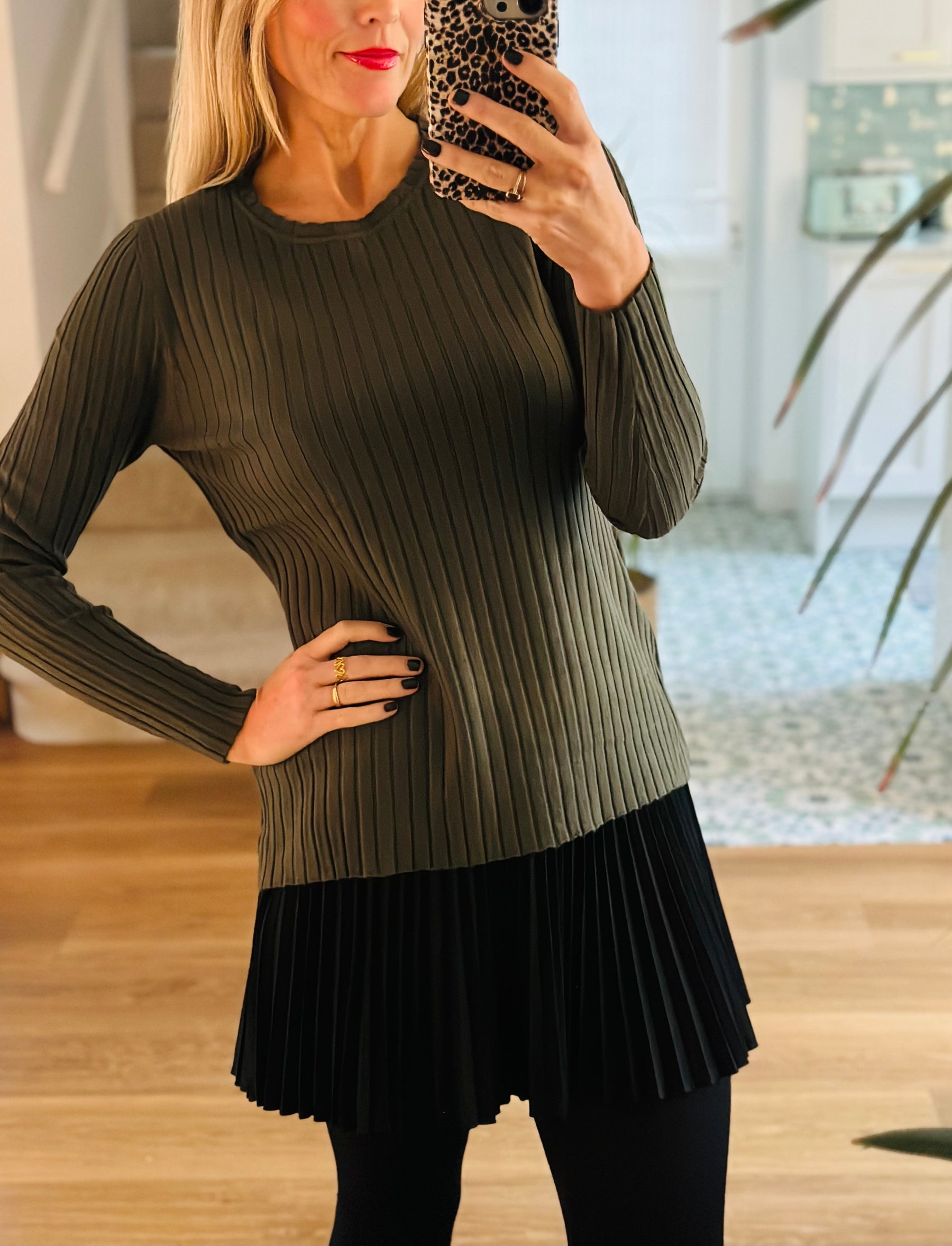 Round neck ribbed top