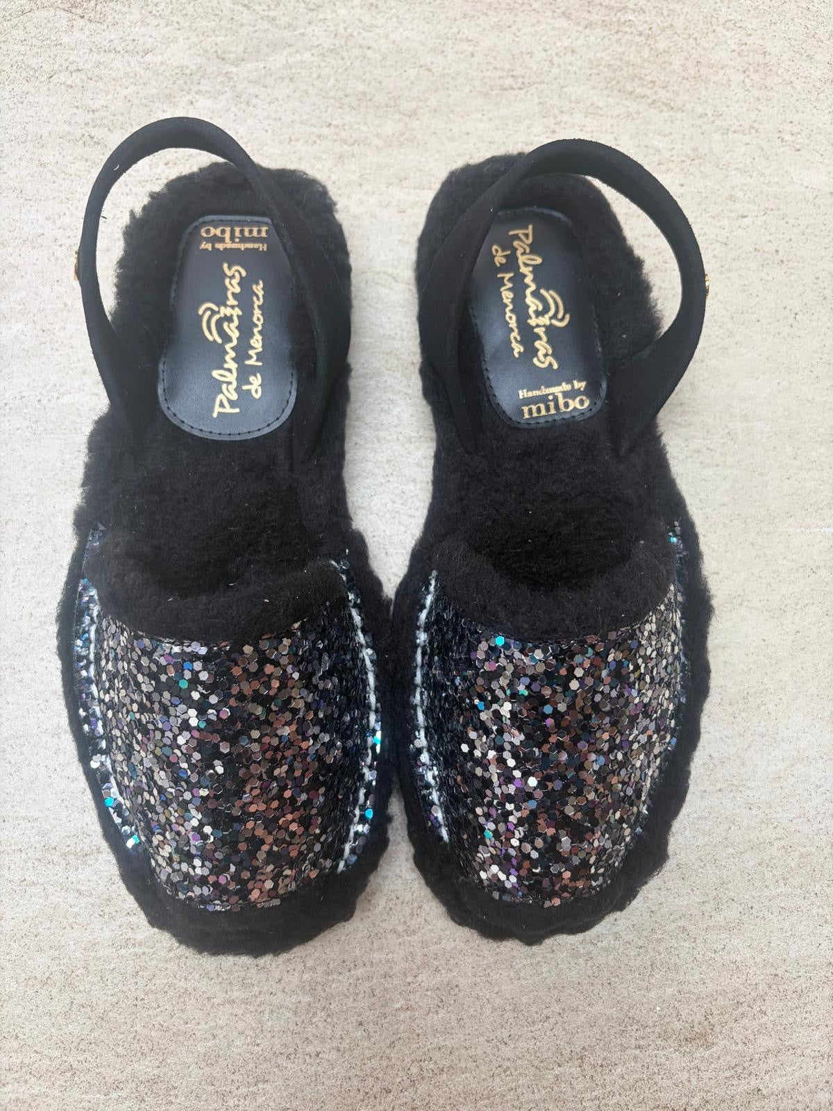Sample Sale multiglitter black snugs size 40