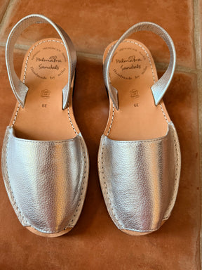 Sample sale silver metallic size 39