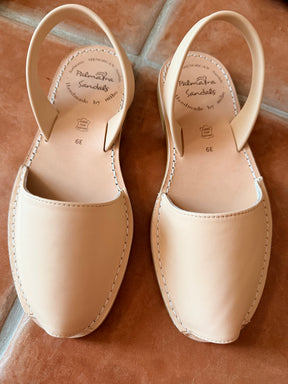 Sample sale almond cream size 39