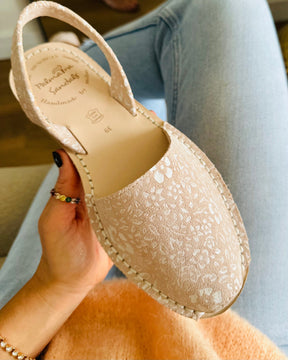 SAMPLE SALE Blossom Cream Avarcas SIZE 39